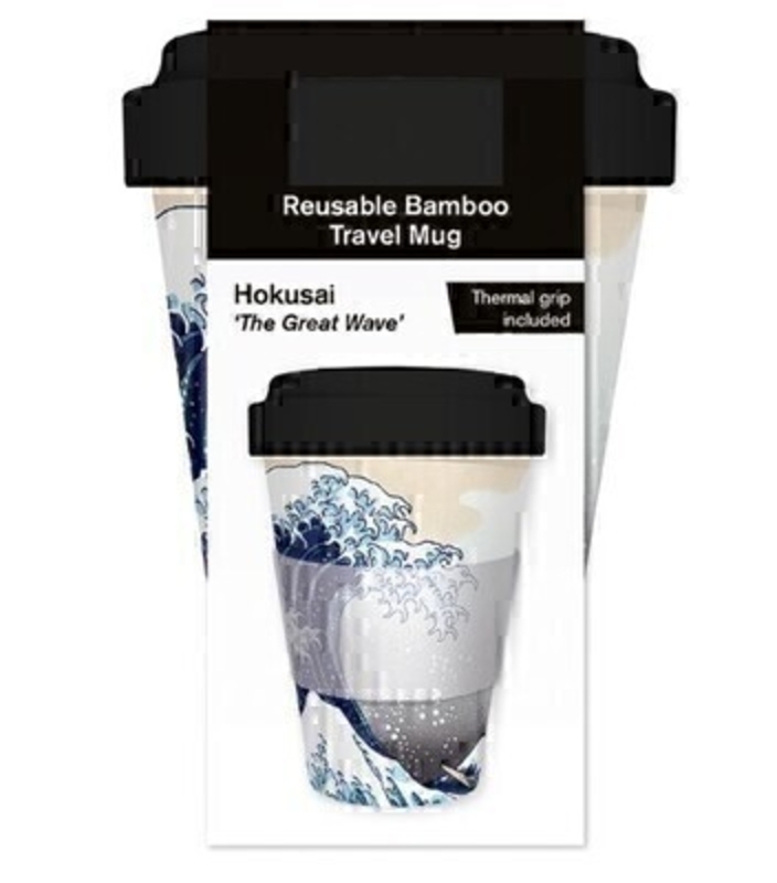 Have your morning coffee/tea in style with this high-quality illustrated reusable bamboo travel mug. Featuring Hokusai The Great Wave. Bamboo composit mug with screw top comes with thermal grip included. Dishawash safe. FDA approved. Food safe. Biodegradable. Size: 137mm x 95mm. Volume approx. 16oz / 450ml